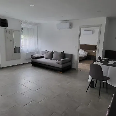 Szomszéd Ház 1 Apartman *